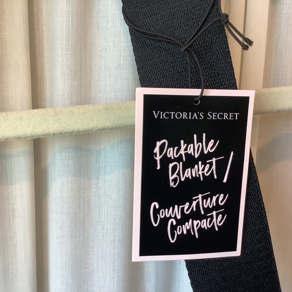 Victoria's Secret Packable Blanket Nautical Beach Pool Picnic 57x52 NEW - Picture 4 of 6